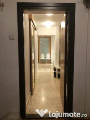 Proprietar apartament 1980 4 camere mega image p-ța lahovari