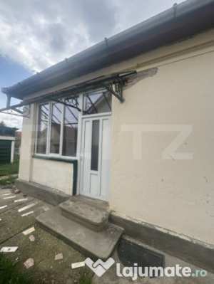 Casa de locuit cu 3 camere, 80 mp, cu 683 mp teren, zona cen