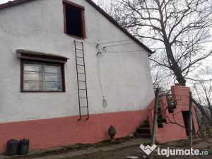 Casă de vânzare într-o zonă liniștită