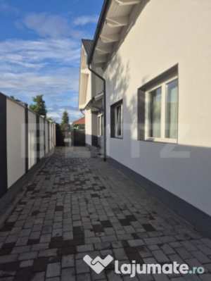 Casa moderna de vanzare, cu 4 camere, 140 mp, zona mureseni