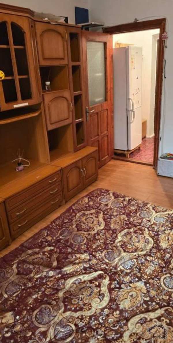 Închiriez Garsonieră Confort 1 Strada Constructorilor Etaj 1 Pret 200E