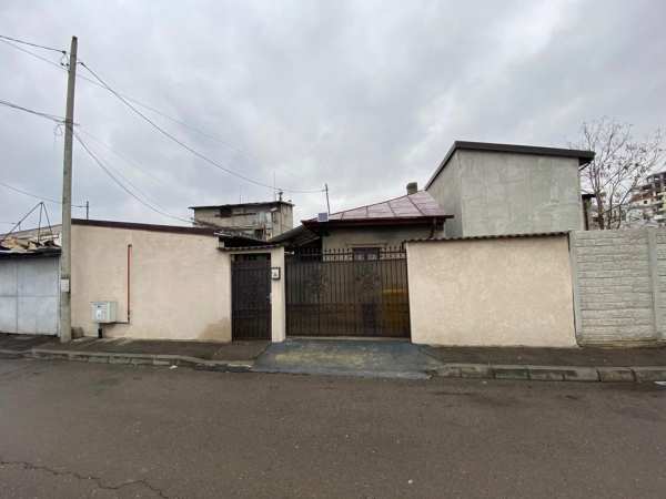 Casa cu teren 240 mp + extindere începuta - Sector 5 București