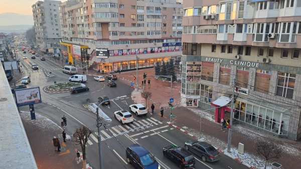 Închiriez apartament ultracentral lângă magazin Parang