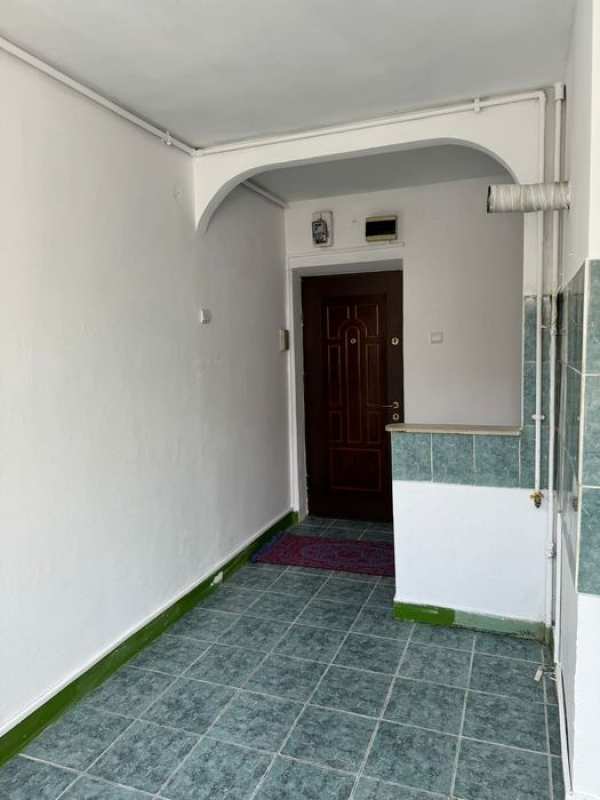 Vând apartament 2 camere.Direct Proprietar,balcon,etaj 2 din 4,45mp