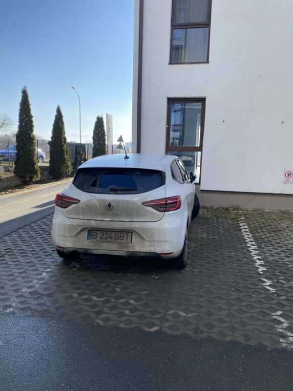 Închiriez loc de parcare Doamna Stanca 13
