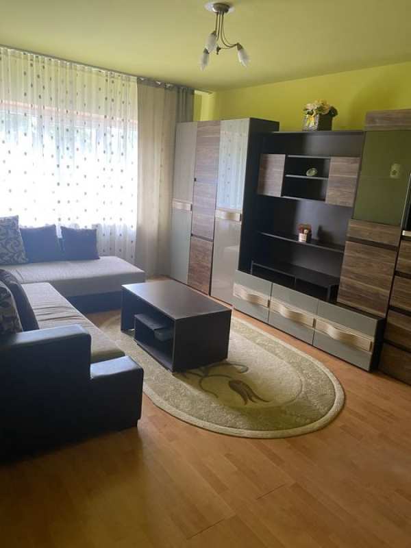 Inchiriez apartament in Ianca