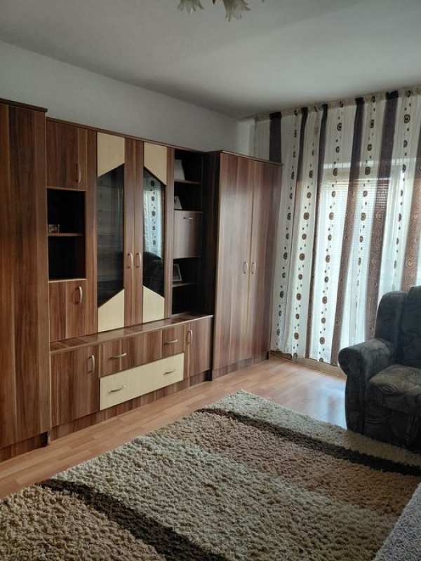 Închiriez apartament la etajul1 strada Primăverii, Gherla