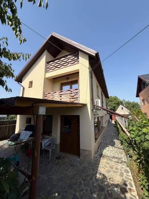 Vand urgent casa eficienta energetic 163000 euro