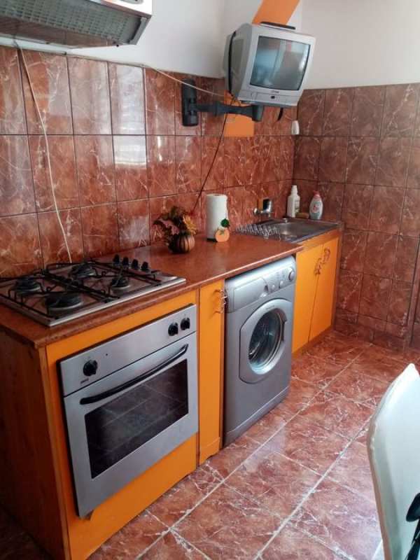 Închiriez apartament