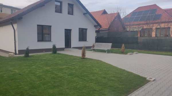 Casa noua de vanzare zona centrala