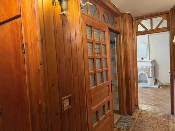 Direct proprietar apartament 4 camere et.2 decomandat centru Targu Jiu