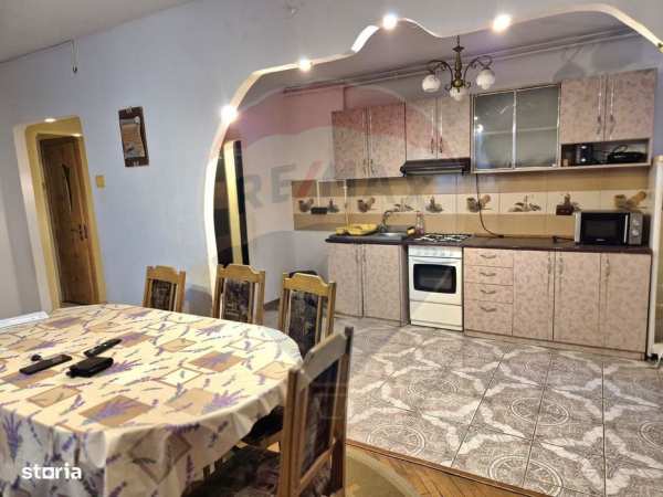 Apartament cu 4 camere de vânzare în zona Central
