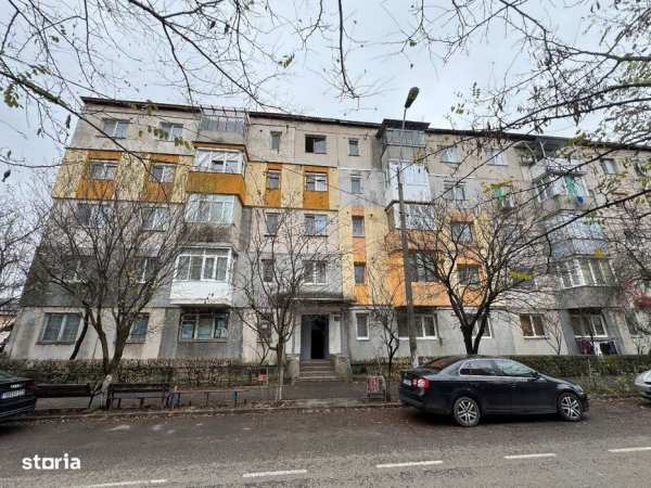 Hunedoara, Micro 5,, Apartament-3 camere, 51 mp utili, etaj 3/4.