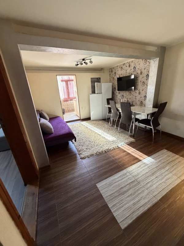 Inchiriez apartament cu 3 camere
