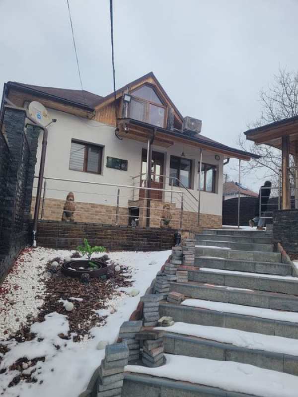 Casă deosebită de vânzare – Pietrari, județul Vâlcea