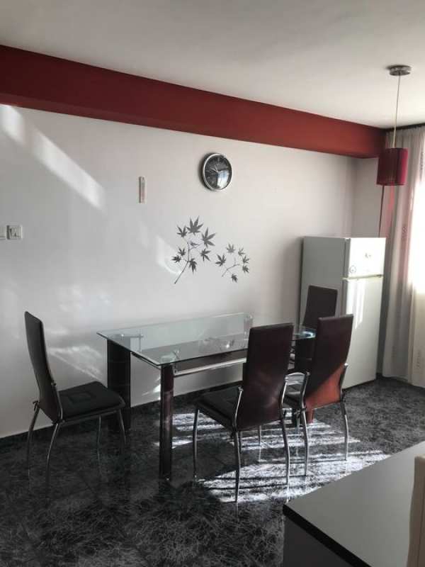 De vânzare: apartament trei camere (mobilat) zona Simeria