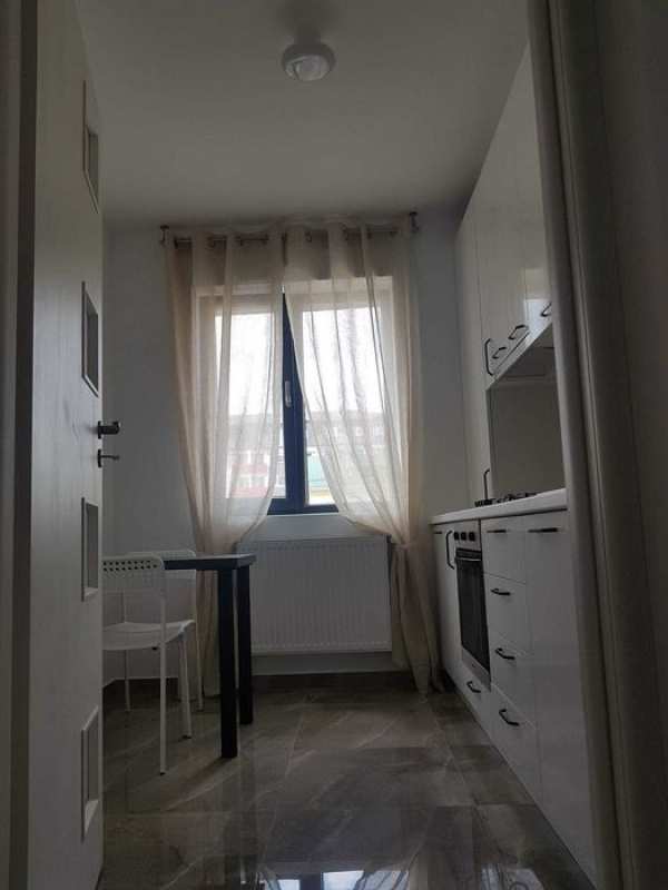 Închiriez garsoniera Militari Residence cu loc de parcare, particular