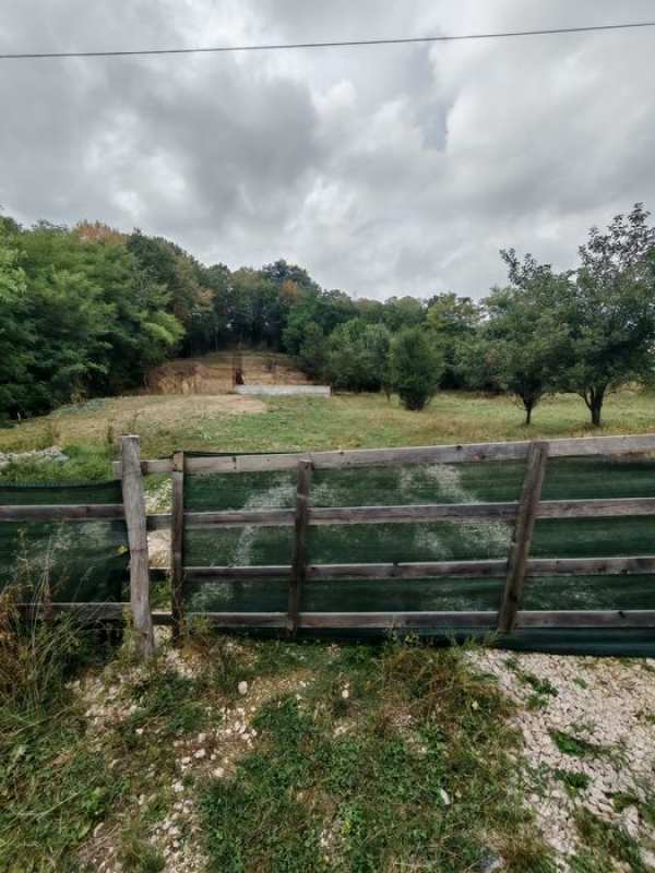 Vând teren intravilan