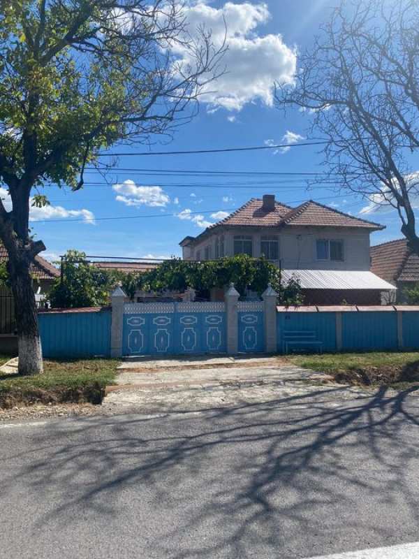 CASA DE VANZARE P+1 în Bogdanesti, jud. Bacau, pe Strada Principală.