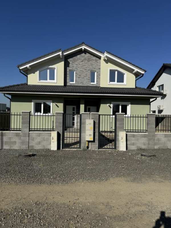 Proprietar vand duplex