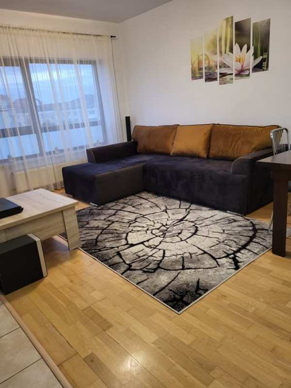 Vand apartament cu doua camere