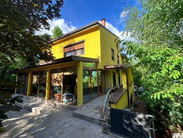 Proprietate Exclusivistă în Copou cu Piscina Interiora, 600 mp utili