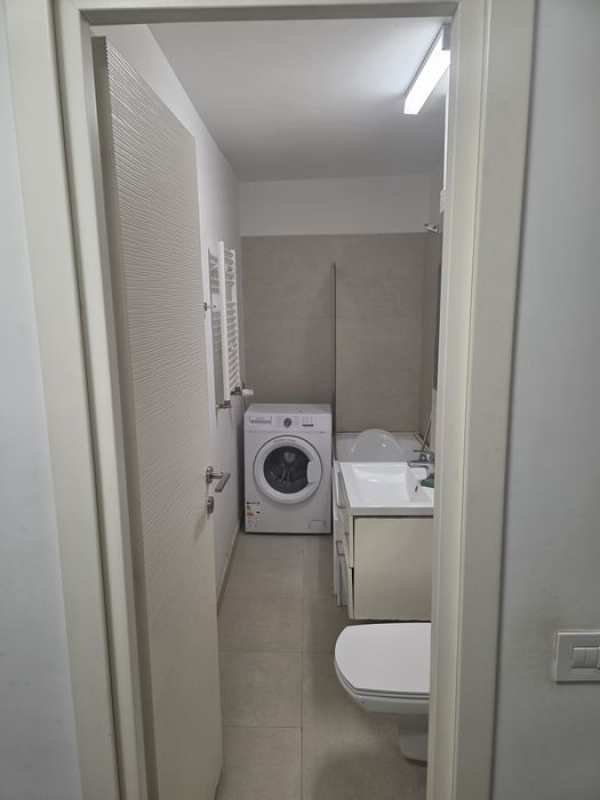 Particular inchiriez garsioniera lacul tel