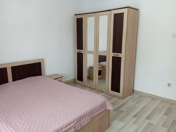 Închiriez garsoniera confort 1