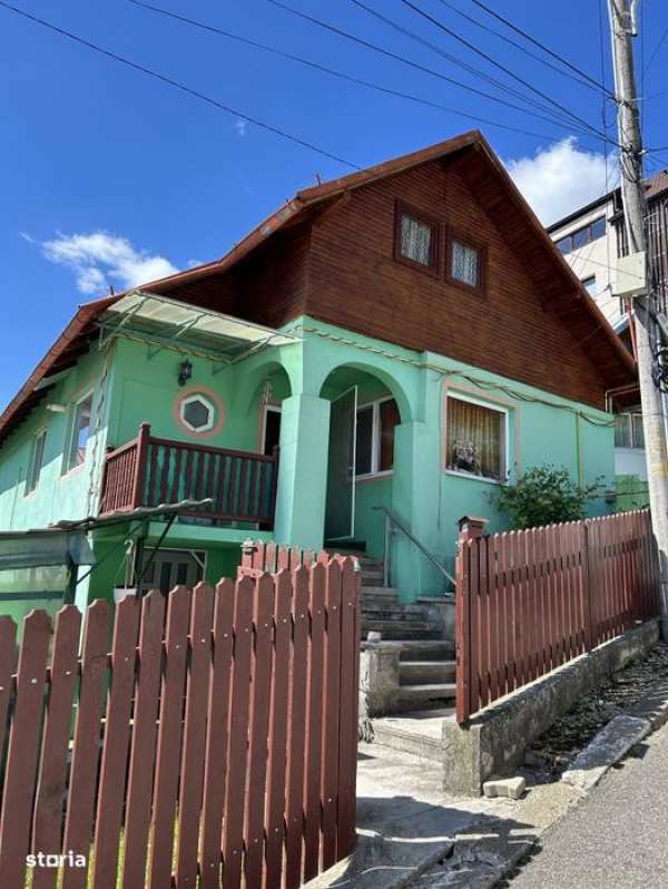 Casa individuala de inchiriat, 133 mp, 5 camere si curte cu foisor –