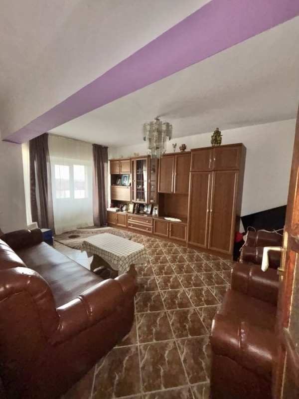 Apartament 4 camere decomandat , 120 mp, Centru, Liceul Teoretic