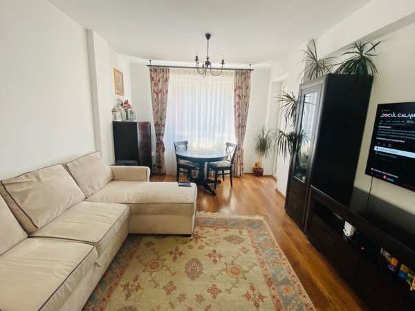 Apartament de 3 camere de vanzare