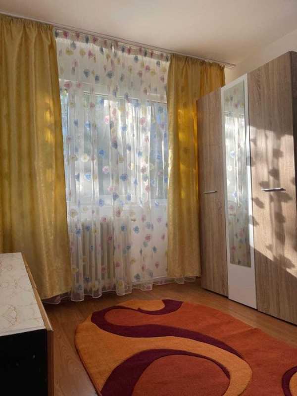 Ofer spre inchiriere apartament cu 2 camere, zona Podu-Ros.