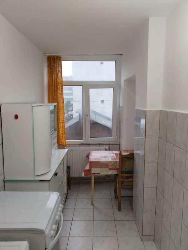 Închiriez garsoniera