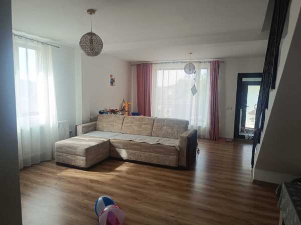 Casa tip duplex 4 camera Valea Adanca