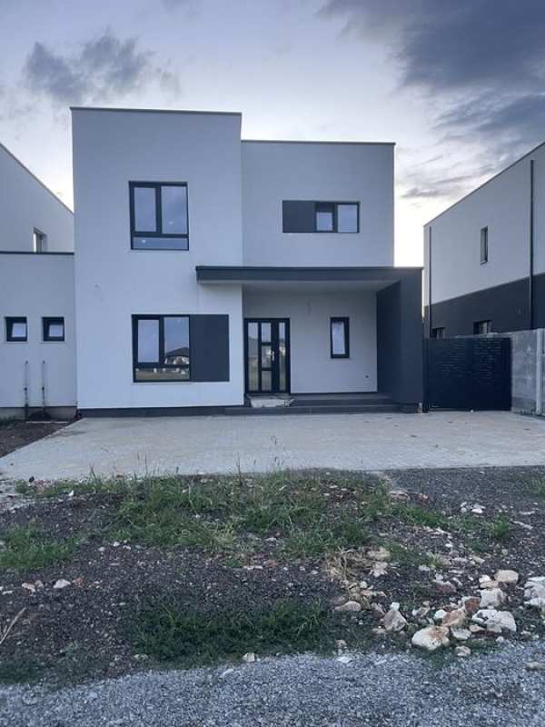 Proprietar vand casa Dumbravita