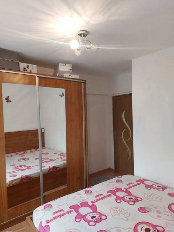 Închirierez apartament 2 camere
