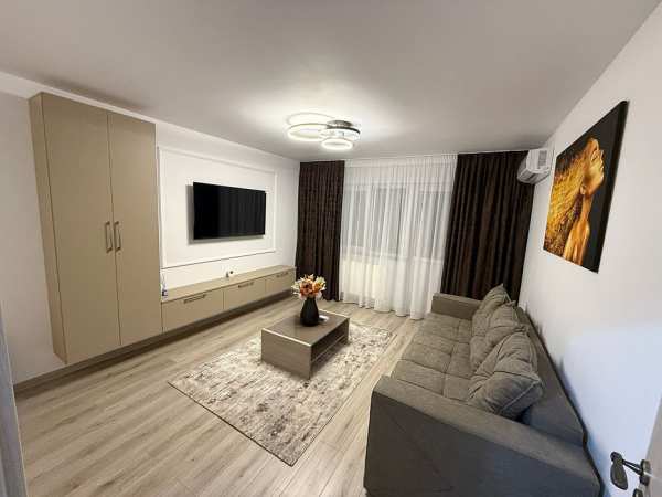 Închiriez apartament modern cu 2 camere etaj 2/4 str.Primaverii