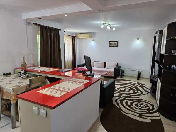 Inchiriez apartament cu 3 camere