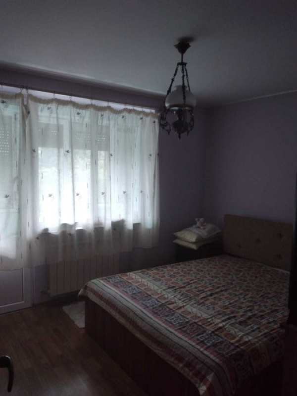 Apartament 4 camere de vanzare, situat central, Onesti