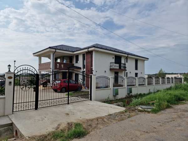 5. Etaj casă recent renovat, 5 camere + 
5. Etaj casă recent renovat,