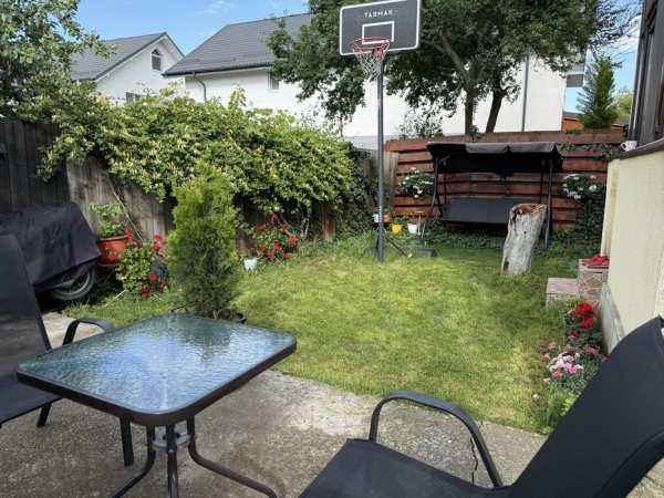 Apartament 2/3 camere la parter cu iesire la gradina si parcare