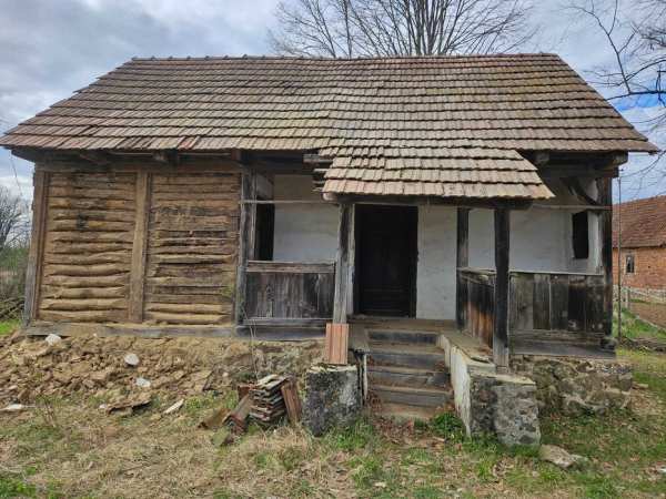 Casă Tradițională din Lemn de Stejar