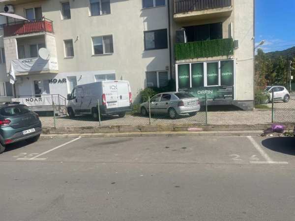 Ofer spre inchiriere loc de parcare in Floresti