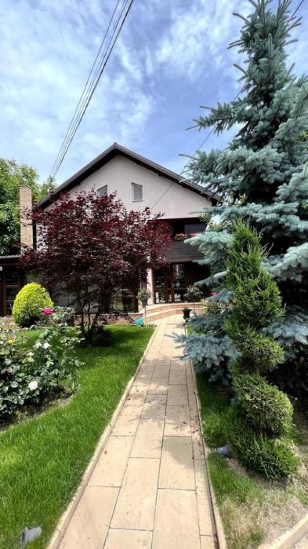 Vila P+1+M Stefanesti, 190 mp utili, teren 550 mp, proprietar