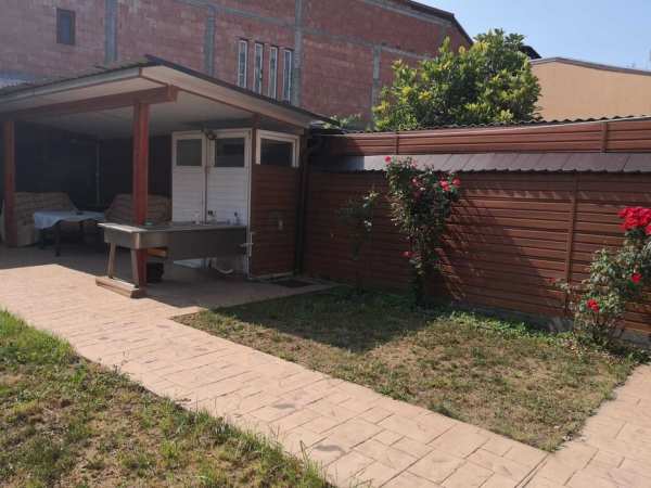 dau in chirie garsoniera UC in casa cu acces la curte str. Petofi