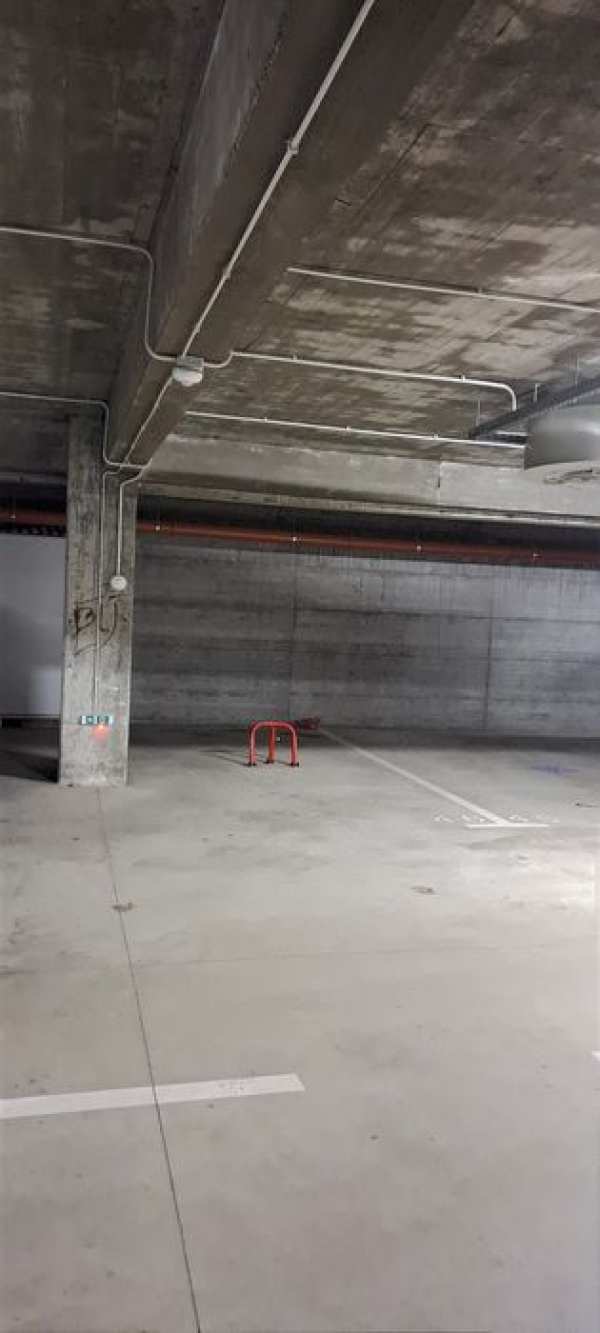 Inchiriez loc de parcare subteran Str Eroilor Floresti