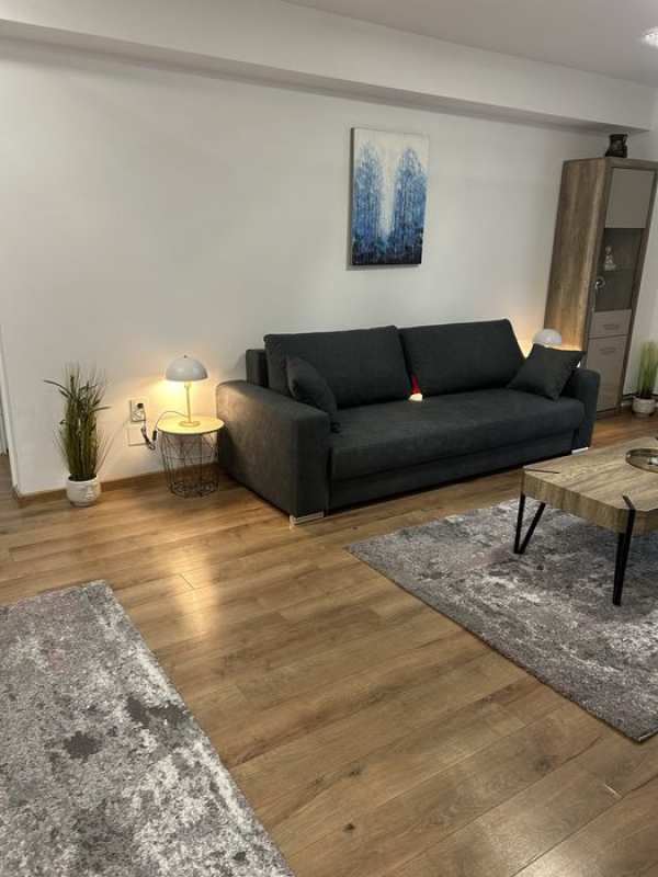 Închiriez apartament două camere ,  etaj 2 zonă ultracentrală