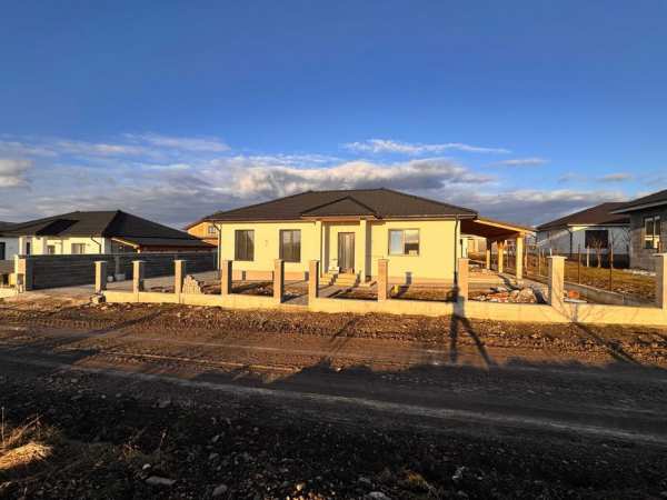 casa de vanzare 5 ari de teren