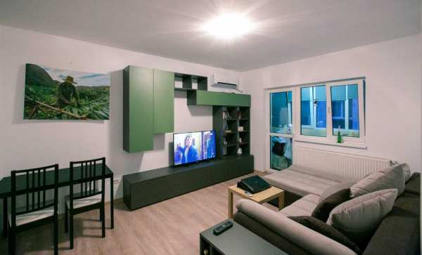 Proprietar inchiriez apartament 2 camere decomandat 56 m²,etaj 3/4