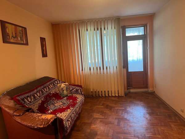 De vanzare apartament 3 camere